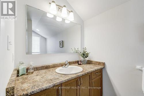 4 Truedell Circle, Hamilton, ON - Indoor Photo Showing Bathroom