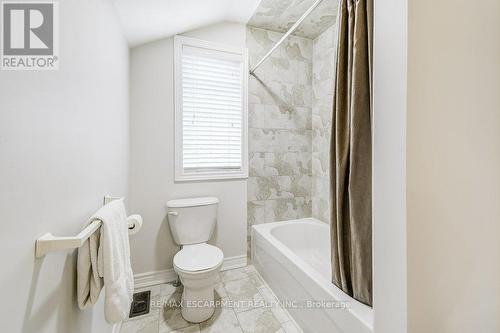 4 Truedell Circle, Hamilton, ON - Indoor Photo Showing Bathroom