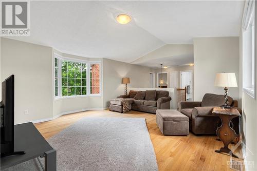 20 Spalding Avenue, Ottawa, ON - Indoor Photo Showing Living Room