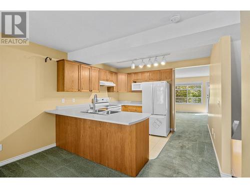 3825 Glen Canyon Drive Unit# 105, West Kelowna, BC - Indoor Photo Showing Kitchen