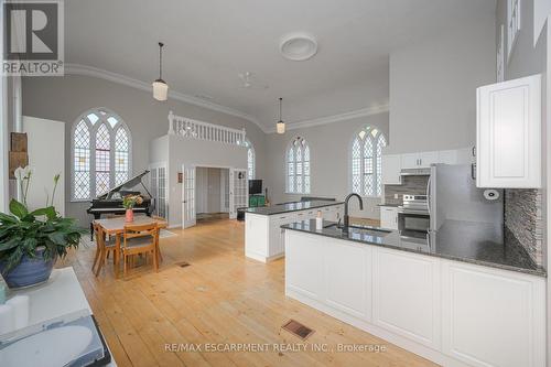 3318 Dundas Street, Burlington, ON - Indoor Photo Showing Kitchen