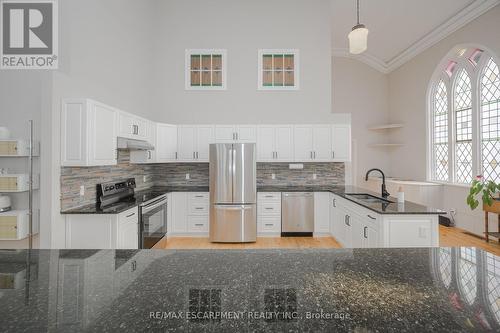 3318 Dundas Street, Burlington, ON - Indoor Photo Showing Kitchen With Upgraded Kitchen