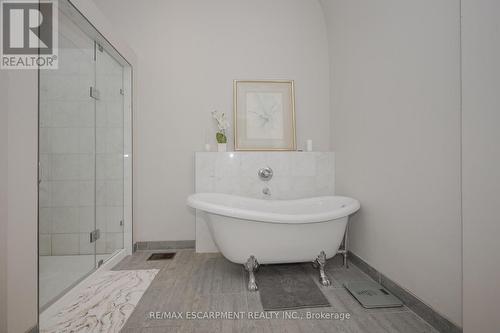 3318 Dundas Street, Burlington, ON - Indoor Photo Showing Bathroom