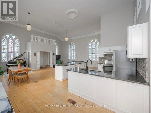 3318 Dundas Street, Burlington, ON - Indoor Photo Showing Kitchen