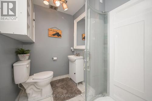 3318 Dundas Street, Burlington, ON - Indoor Photo Showing Bathroom