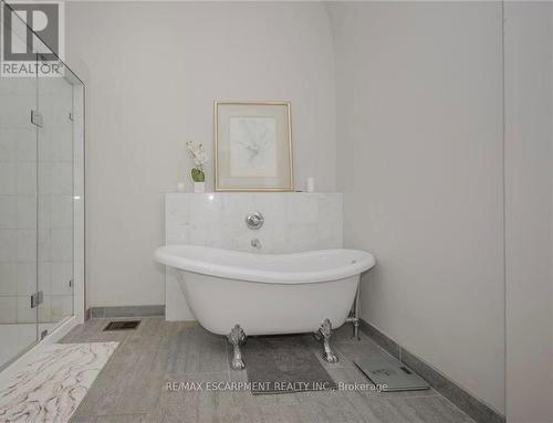 3318 Dundas Street, Burlington, ON - Indoor Photo Showing Bathroom