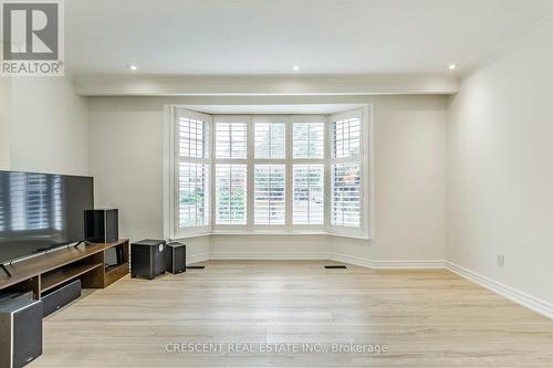 1298 Lewisham Drive, Mississauga, ON - Indoor Photo Showing Living Room