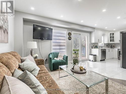 109 Farthingale Crescent, Brampton, ON - Indoor Photo Showing Living Room