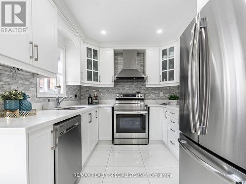 109 Farthingale Crescent, Brampton, ON - Indoor Photo Showing Kitchen With Stainless Steel Kitchen With Upgraded Kitchen