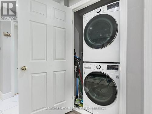 109 Farthingale Crescent, Brampton, ON - Indoor Photo Showing Laundry Room