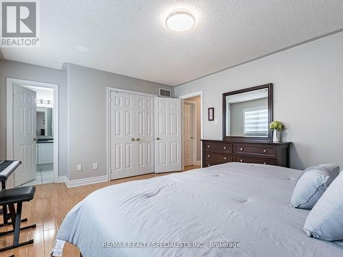 109 Farthingale Crescent, Brampton, ON - Indoor Photo Showing Bedroom