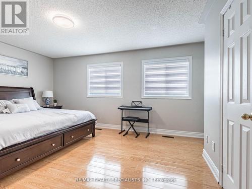 109 Farthingale Crescent, Brampton, ON - Indoor Photo Showing Bedroom