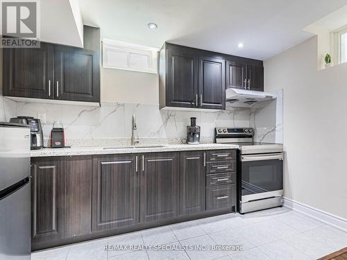 109 Farthingale Crescent, Brampton, ON - Indoor Photo Showing Kitchen