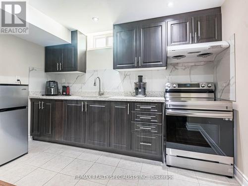 109 Farthingale Crescent, Brampton, ON - Indoor Photo Showing Kitchen With Stainless Steel Kitchen With Upgraded Kitchen