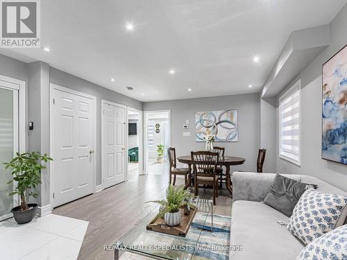 109 Farthingale Crescent, Brampton, ON - Indoor Photo Showing Living Room