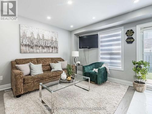 109 Farthingale Crescent, Brampton, ON - Indoor Photo Showing Living Room