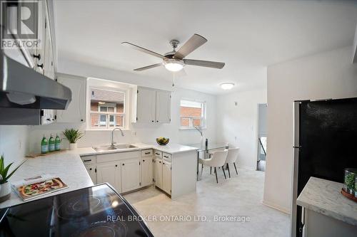 3318 Acala Crescent, Mississauga, ON - Indoor Photo Showing Kitchen