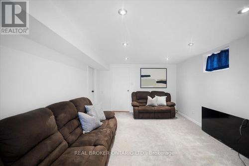 3318 Acala Crescent, Mississauga, ON - Indoor Photo Showing Living Room