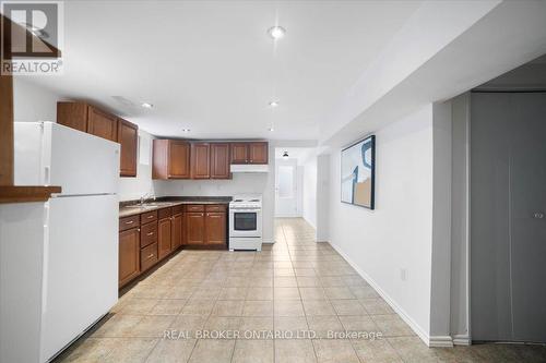 3318 Acala Crescent, Mississauga, ON - Indoor Photo Showing Kitchen