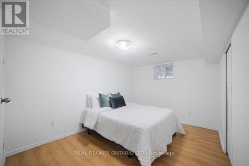 3318 Acala Crescent, Mississauga, ON - Indoor Photo Showing Bedroom