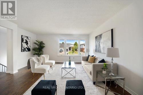 3318 Acala Crescent, Mississauga, ON - Indoor Photo Showing Living Room