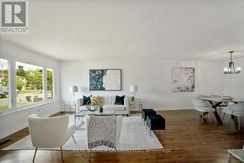 3318 Acala Crescent, Mississauga, ON - Indoor Photo Showing Living Room