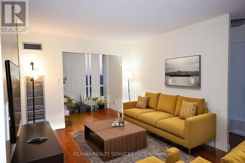 1811 - 155 Hillcrest Avenue, Mississauga, ON - Indoor Photo Showing Living Room