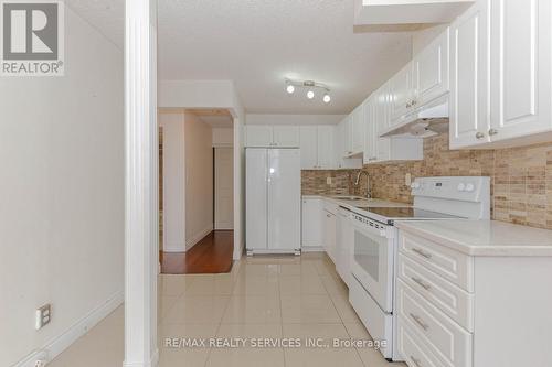 1811 - 155 Hillcrest Avenue, Mississauga, ON - Indoor Photo Showing Kitchen