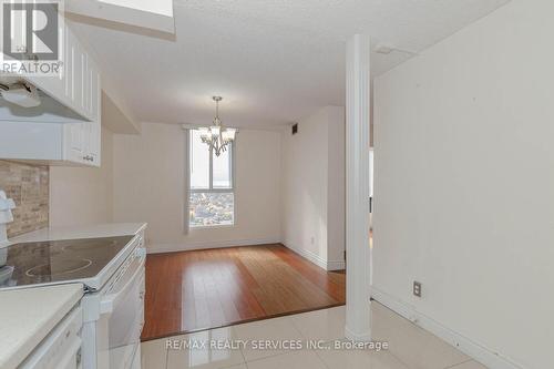 1811 - 155 Hillcrest Avenue, Mississauga, ON - Indoor Photo Showing Kitchen