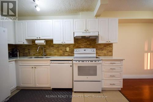 1811 - 155 Hillcrest Avenue, Mississauga, ON - Indoor Photo Showing Kitchen