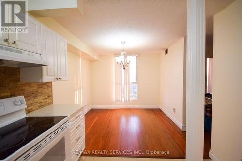 1811 - 155 Hillcrest Avenue, Mississauga, ON - Indoor Photo Showing Kitchen