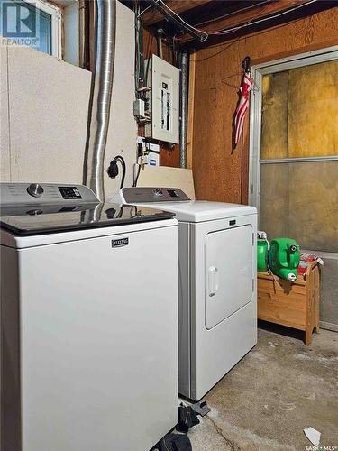 1116 Main Street, Rosetown, SK - Indoor Photo Showing Laundry Room