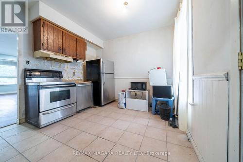 178 Stirton Street, Hamilton, ON - Indoor Photo Showing Kitchen