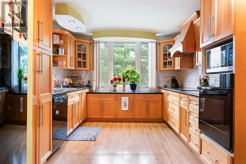 153 Wilson Road S, Oshawa (Donevan), ON - Indoor Photo Showing Kitchen