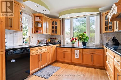 153 Wilson Road S, Oshawa (Donevan), ON - Indoor Photo Showing Kitchen