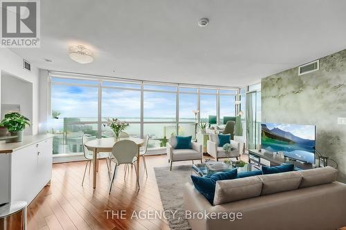 2504 - 600 Fleet Street, Toronto, ON - Indoor Photo Showing Living Room