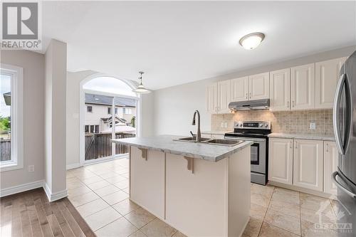 182 Garrity Crescent, Ottawa, ON - Indoor Photo Showing Kitchen With Stainless Steel Kitchen With Upgraded Kitchen