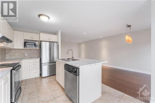 182 Garrity Crescent, Ottawa, ON - Indoor Photo Showing Kitchen With Stainless Steel Kitchen With Double Sink With Upgraded Kitchen