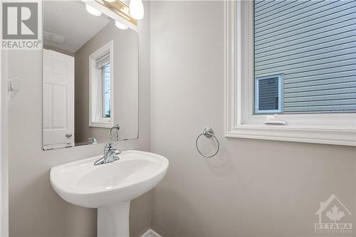 182 Garrity Crescent, Ottawa, ON - Indoor Photo Showing Bathroom