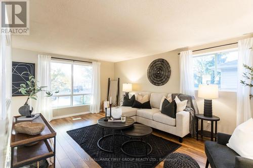 757 Edna Court, Oshawa, ON - Indoor Photo Showing Living Room