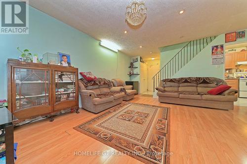 1039 - 100 Mornelle Court, Toronto, ON - Indoor Photo Showing Living Room