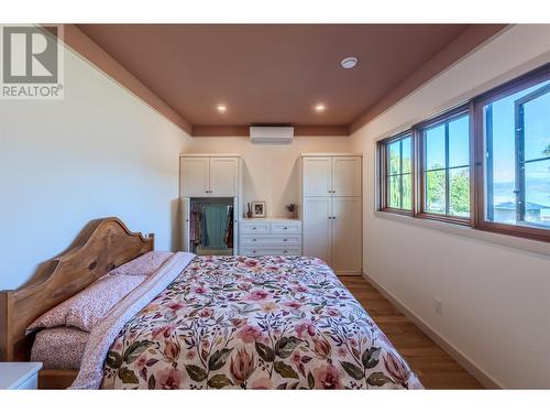 886 Lighthouse Landing, Summerland, BC - Indoor Photo Showing Bedroom