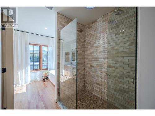 886 Lighthouse Landing, Summerland, BC - Indoor Photo Showing Bathroom