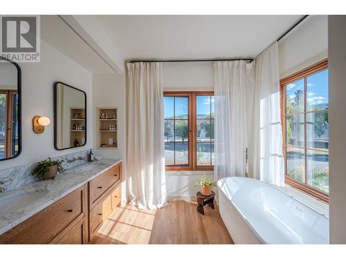 886 Lighthouse Landing, Summerland, BC - Indoor Photo Showing Bathroom