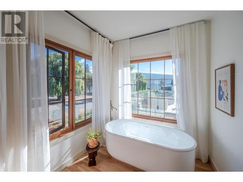 886 Lighthouse Landing, Summerland, BC - Indoor Photo Showing Bathroom