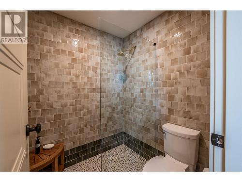 886 Lighthouse Landing, Summerland, BC - Indoor Photo Showing Bathroom