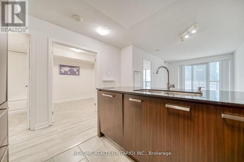 502 - 5168 Yonge Street, Toronto, ON - Indoor Photo Showing Kitchen