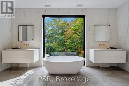 5 Dewbourne Avenue, Toronto, ON - Indoor Photo Showing Bathroom