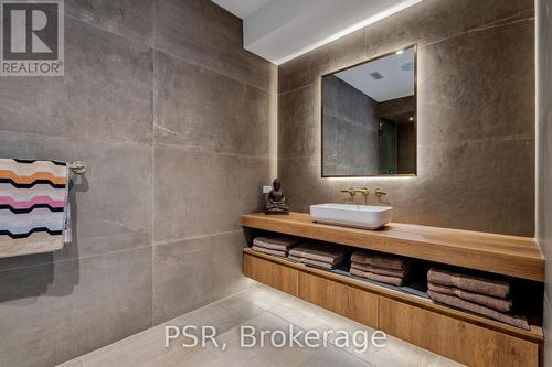 5 Dewbourne Avenue, Toronto, ON - Indoor Photo Showing Bathroom