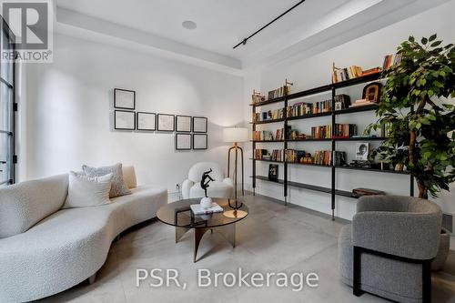 5 Dewbourne Avenue, Toronto, ON - Indoor Photo Showing Living Room